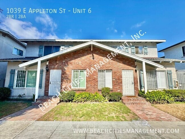 property at 1039 E Appleton St