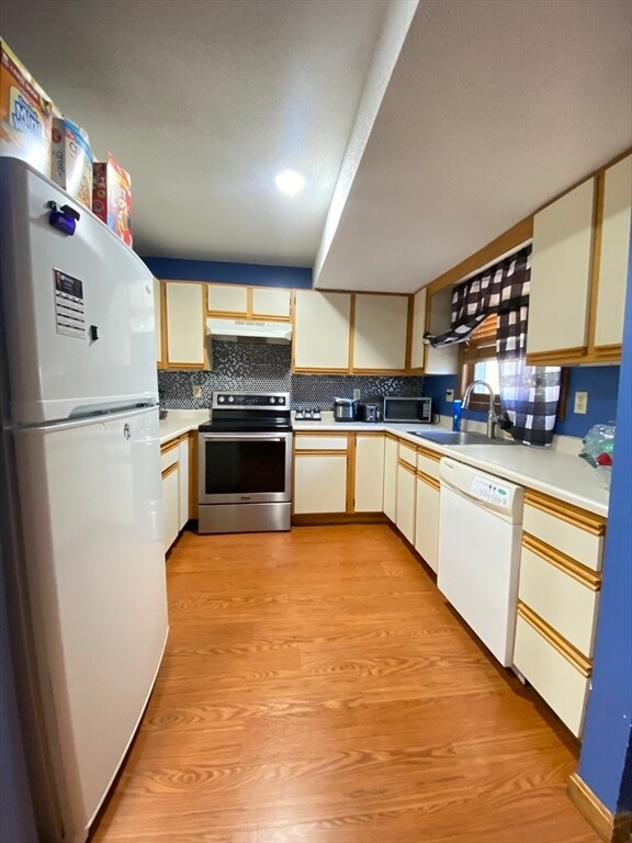 375 Aiken Ave in Lowell, MA - Building Photo - Building Photo