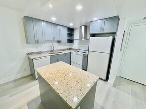 257 S Cypress Rd, Unit 414 in Pompano Beach, FL - Foto de edificio - Building Photo