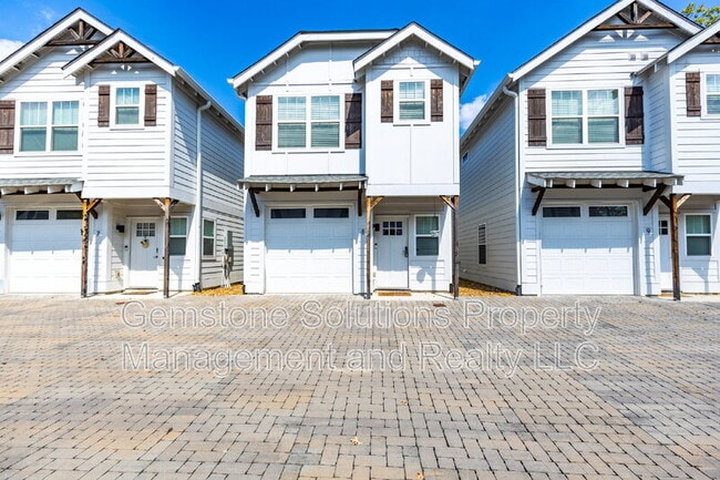 300 Stewarts Ferry Pike in Nashville, TN - Foto de edificio - Building Photo