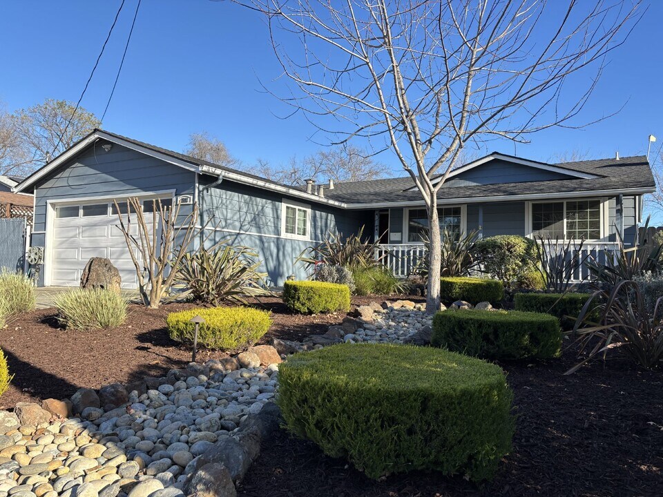 3593 Vancouver Way in Concord, CA - Building Photo