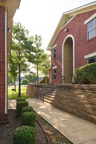 Dillon Park Student Apartments in Edmond, OK - Building Photo