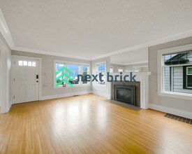 1919 Dexter Ave N in Seattle, WA - Foto de edificio - Building Photo