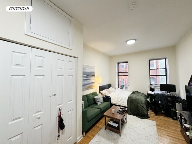 439 E 74th St in New York, NY - Building Photo - Building Photo