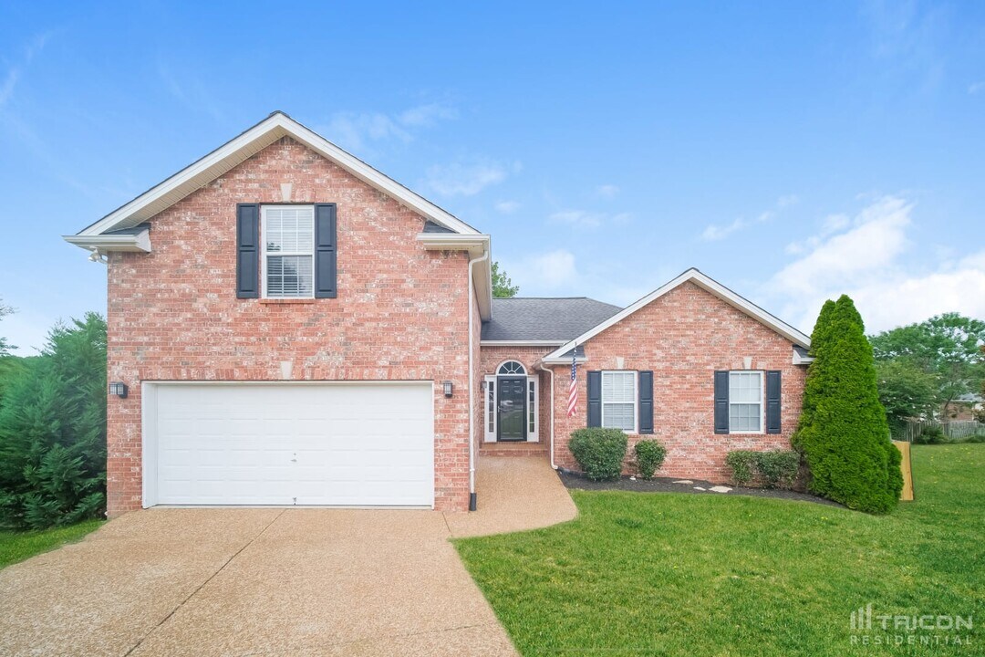 7241 Explorer Trail in Nashville, TN - Foto de edificio