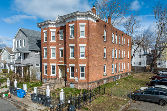 86-90 Chadwick Ave in Hartford, CT - Building Photo - Primary Photo