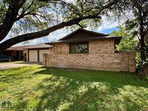 2706 Lake Meadow St in San Antonio, TX - Building Photo - Building Photo