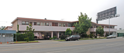 La Cienega Plaza in Los Angeles, CA - Building Photo - Building Photo