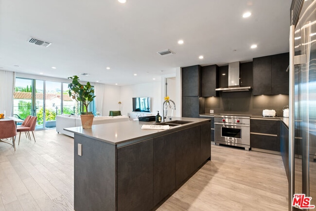 property at 728 N Sweetzer Ave