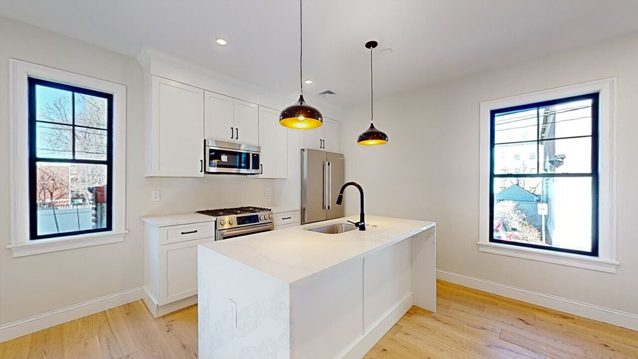 48R Woodward St, Unit 1 in Boston, MA - Building Photo