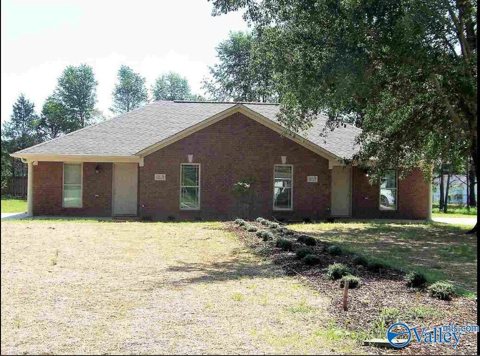 127 Hedge Ln in Huntsville, AL - Building Photo