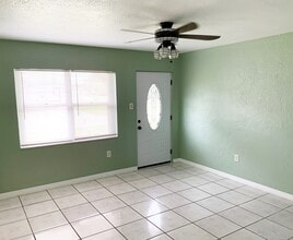 7075 47th St N in Pinellas Park, FL - Foto de edificio - Building Photo