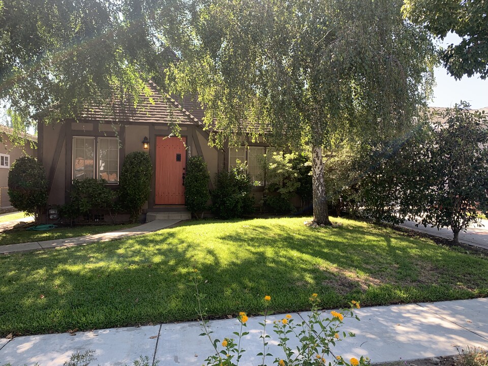 1451 N Oxford Ave in Pasadena, CA - Foto de edificio