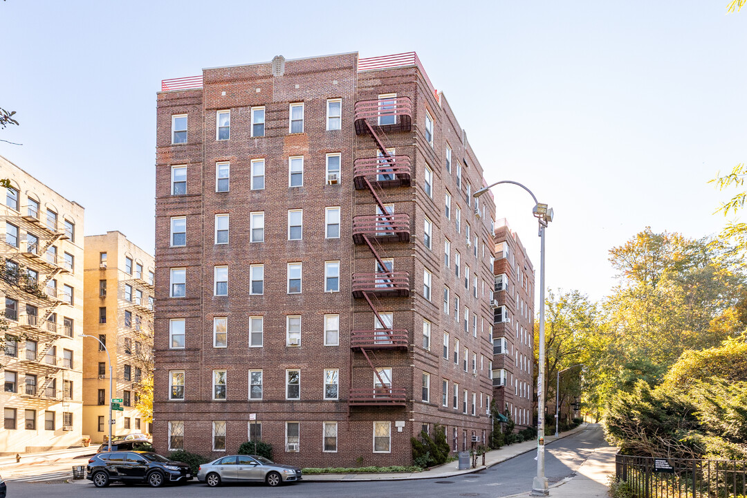 586 West 215Th Street in New York, NY - Building Photo