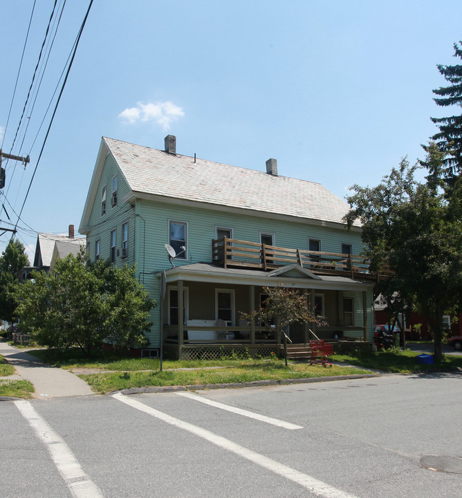 127 4th St in Turners Falls, MA - Building Photo