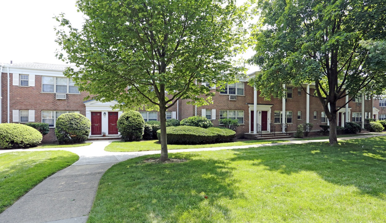 Summit Manor in Hackensack, NJ - Building Photo