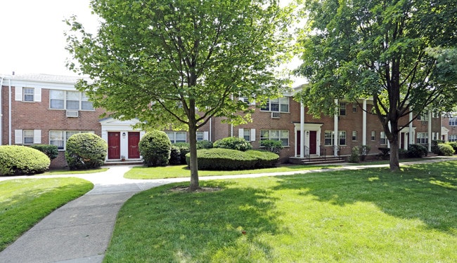 Summit Manor