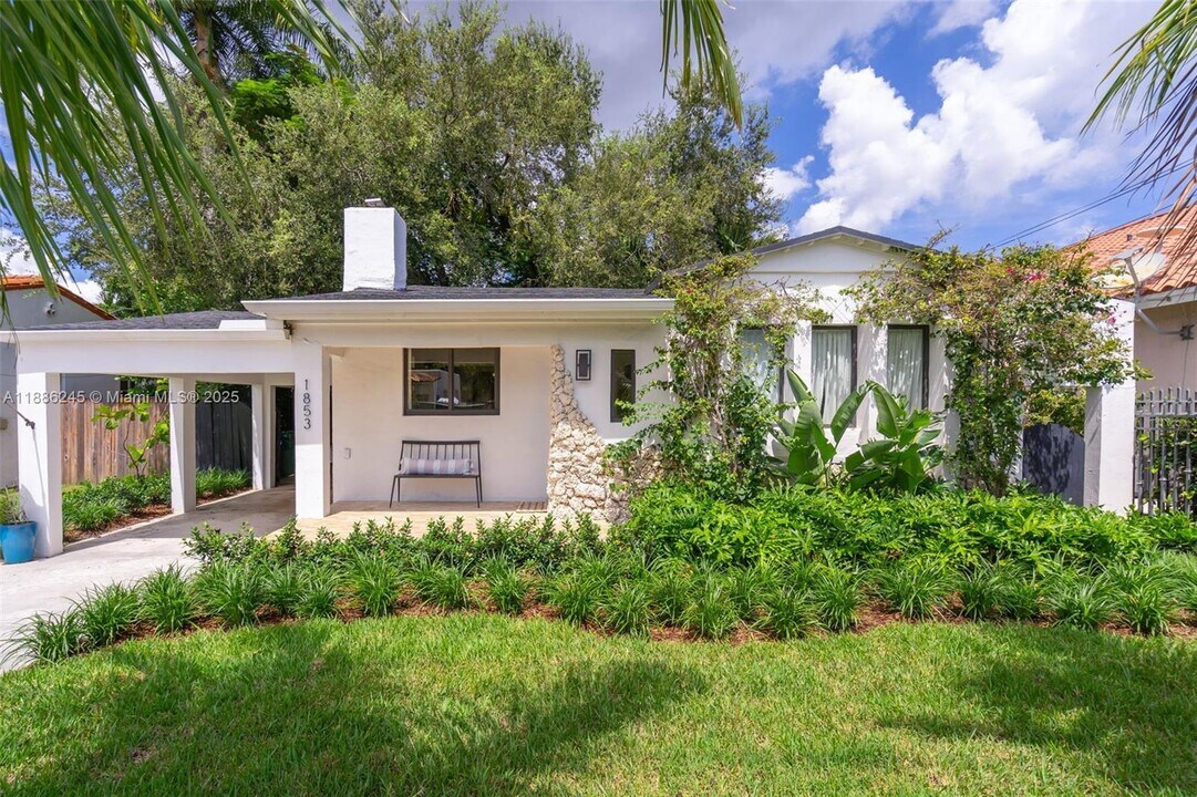 1853 SW 24th Ter in Miami, FL - Building Photo