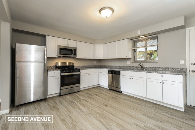 14080 Lexington Pl in Irwin, PA - Building Photo - Building Photo