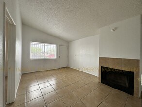 423 E Thoroughbred St in Tucson, AZ - Building Photo - Building Photo