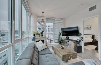 938 Howe St in Vancouver, BC - Building Photo - Building Photo