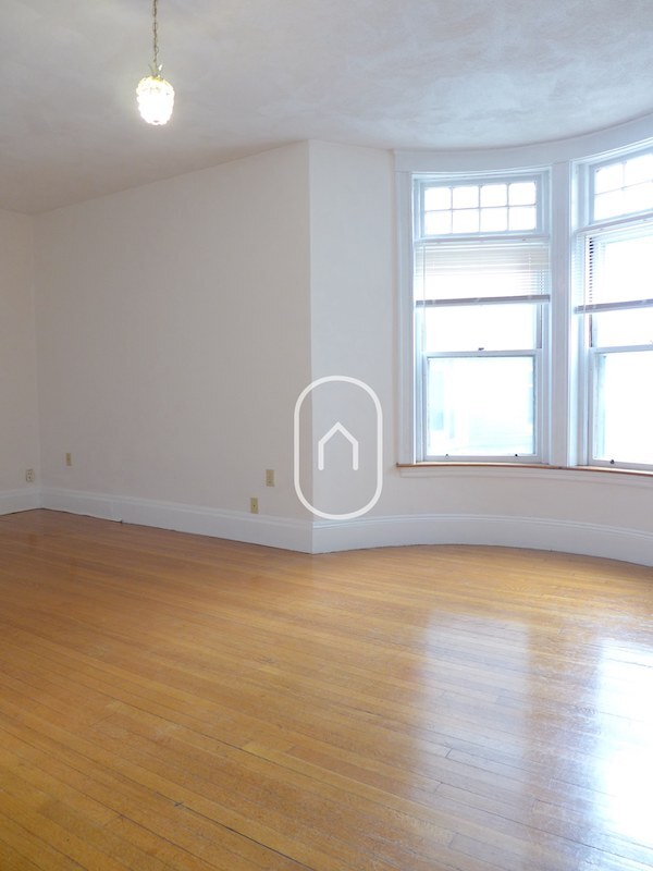 1693 Beacon St in Brookline, MA - Building Photo - Building Photo