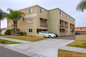 Marlborough Villas in San Diego, CA - Building Photo - Building Photo