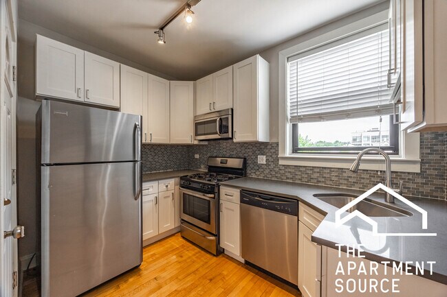 2315 N Rockwell St, Unit C1 in Chicago, IL - Building Photo - Building Photo