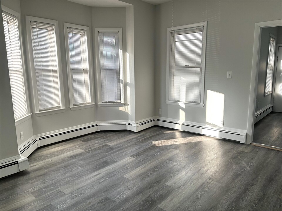 15 Ellsworth St, Unit #1 in Somerville, MA - Building Photo