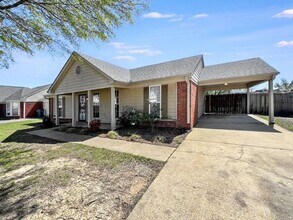 1821 Central Trails Dr in Southaven, MS - Building Photo - Building Photo