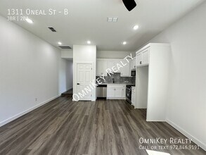 1311 Oneal St in Commerce, TX - Building Photo - Building Photo