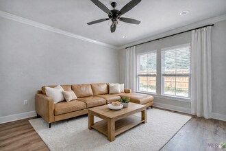 8065 Lockhart Rd in Denham Springs, LA - Building Photo - Building Photo