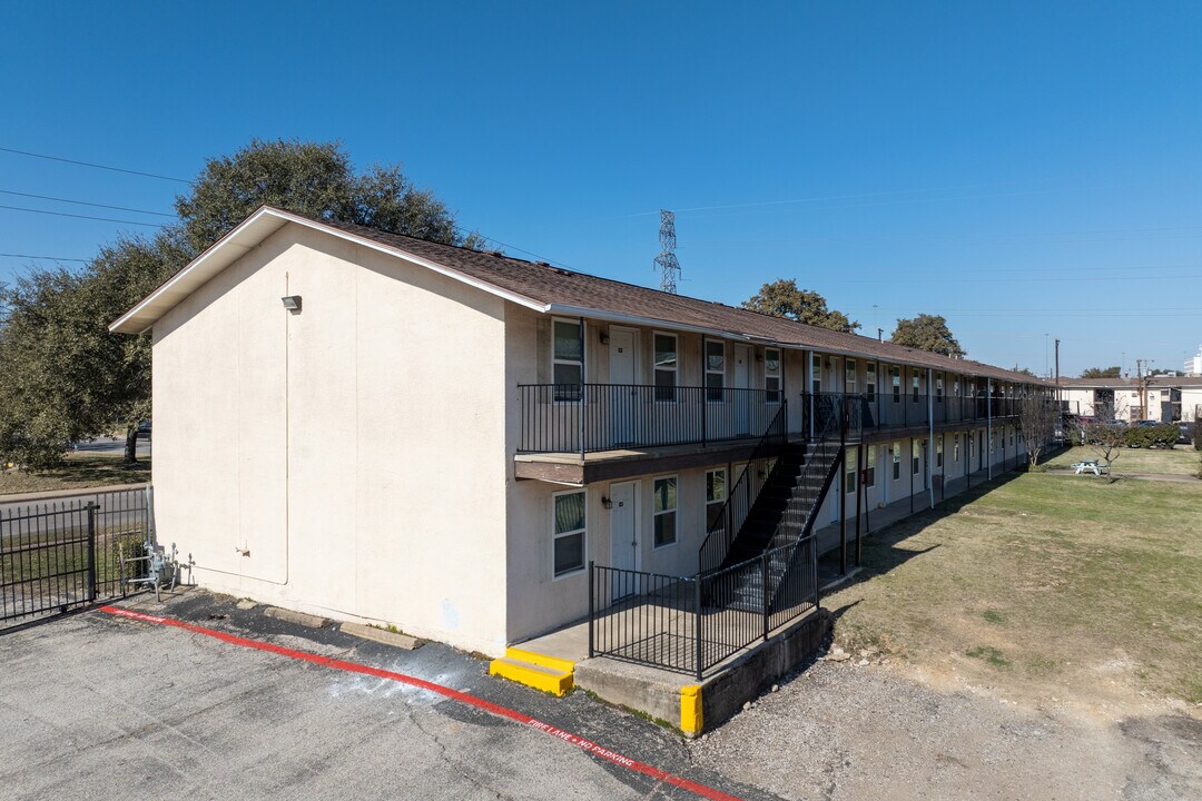 Agape House in Dallas, TX - Building Photo