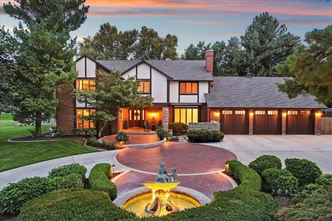 12445 W Ginger Creek Dr in Boise, ID - Building Photo