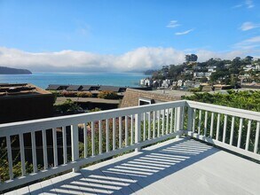 2332-2332 Paradise Dr in Tiburon, CA - Building Photo - Building Photo