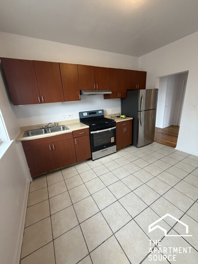 4033 W Gladys Ave in Chicago, IL - Building Photo - Building Photo