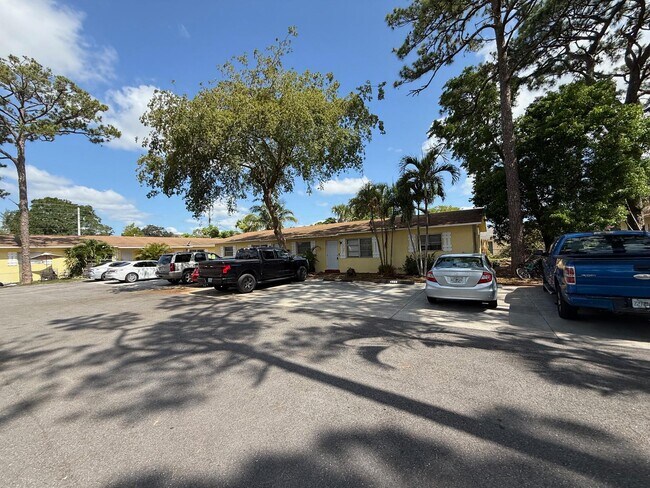 4562 S Haverhill Rd in Greenacres, FL - Building Photo - Building Photo