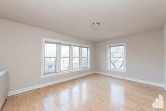 5661 N Ridge Ave, Unit 62-1E in Chicago, IL - Building Photo - Building Photo