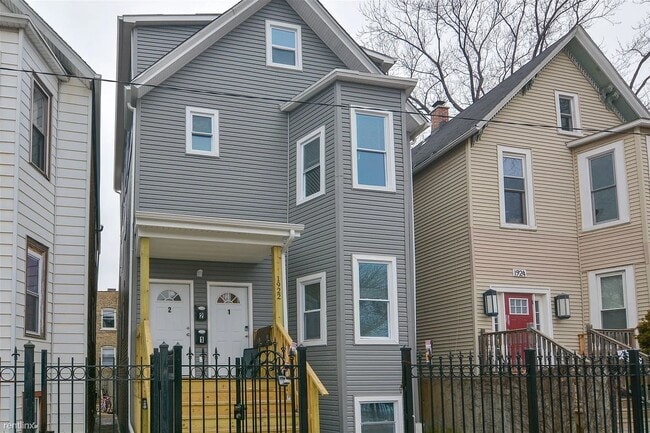 property at 1922 N Rockwell St