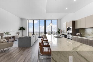 801 S Miami Ave in Miami, FL - Building Photo