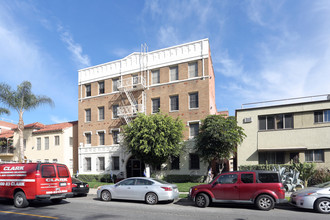 Linda Manor Apartments in Los Angeles, CA - Building Photo - Building Photo