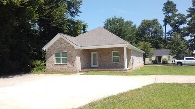 2402 Prince Ave in Tuscaloosa, AL - Building Photo - Building Photo