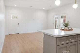 215 E 2nd St, Unit 003 in San Dimas, CA - Foto de edificio - Building Photo