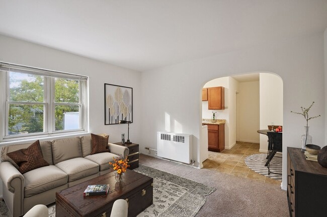 483 W Lynnhurst Ave