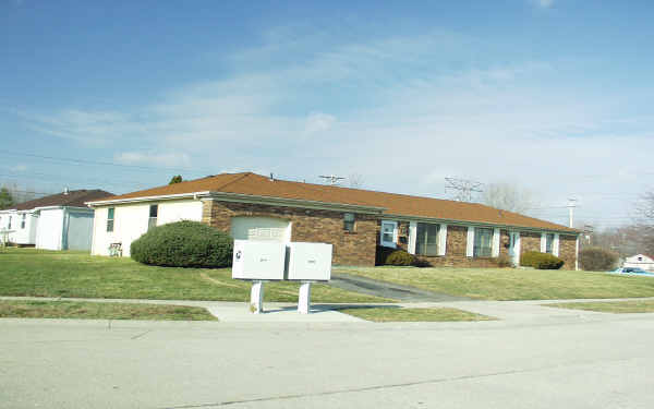 4869-4871 Charleton Ct in Columbus, OH - Foto de edificio