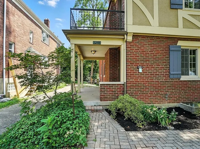 6256 Rogers Park Pl, Unit 1 in Cincinnati, OH - Building Photo - Building Photo