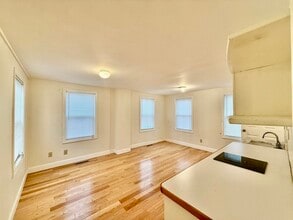 19 Common St in Weymouth, MA - Foto de edificio - Building Photo