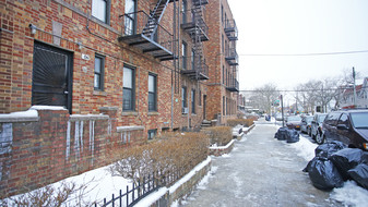 106 Avenue S in Brooklyn, NY - Foto de edificio - Building Photo