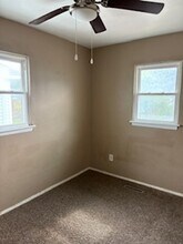 225 Miriam Dr in Waterloo, IA - Building Photo - Building Photo