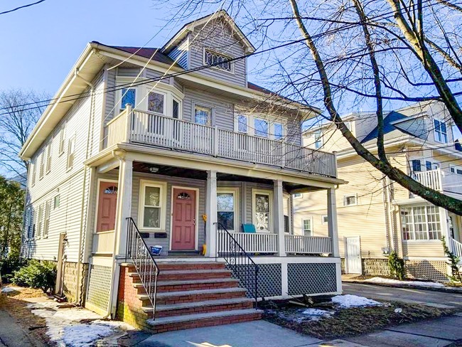 35 Trowbridge St, Unit 2 in Arlington, MA - Building Photo - Building Photo